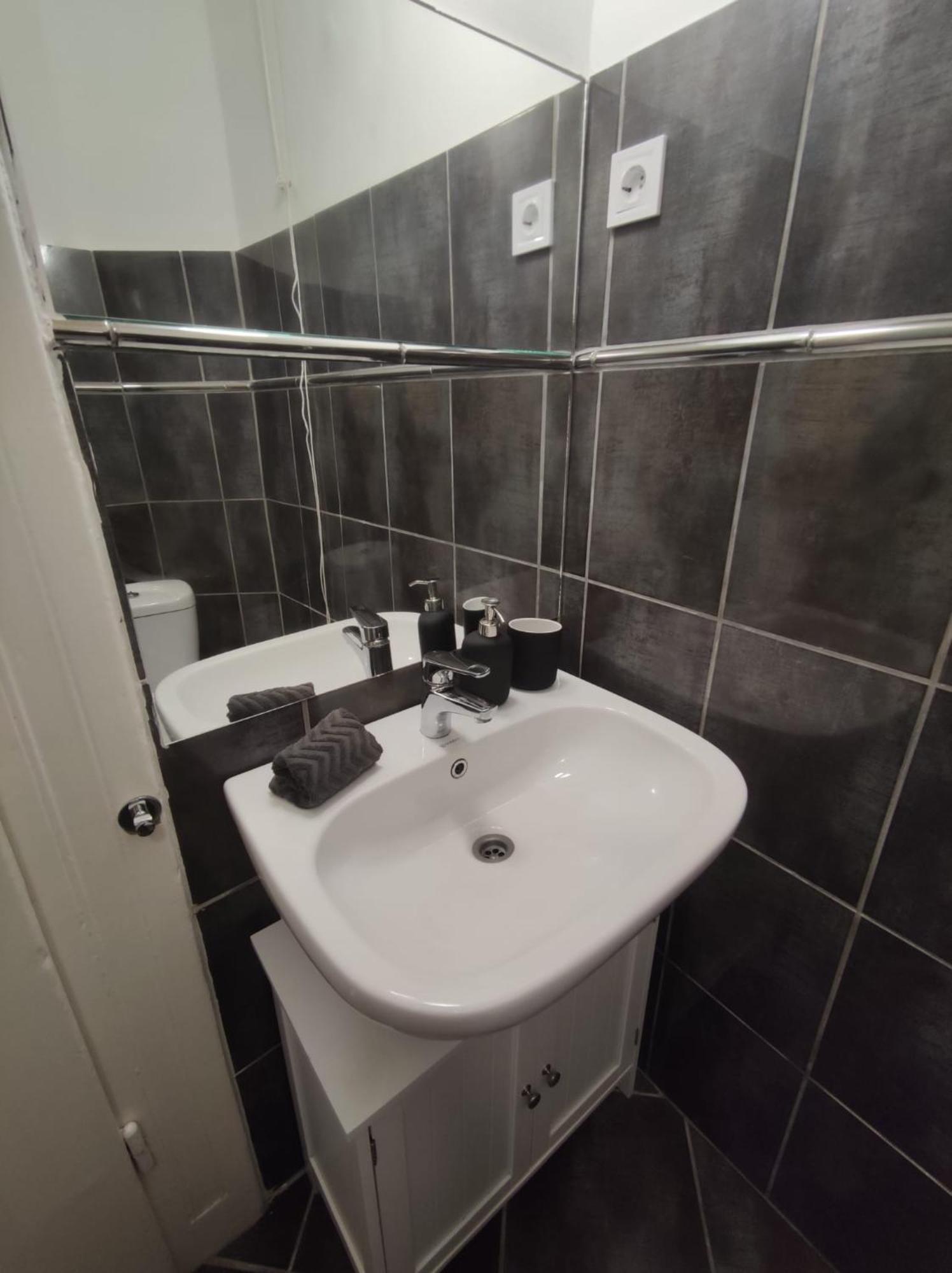 Apartament V *