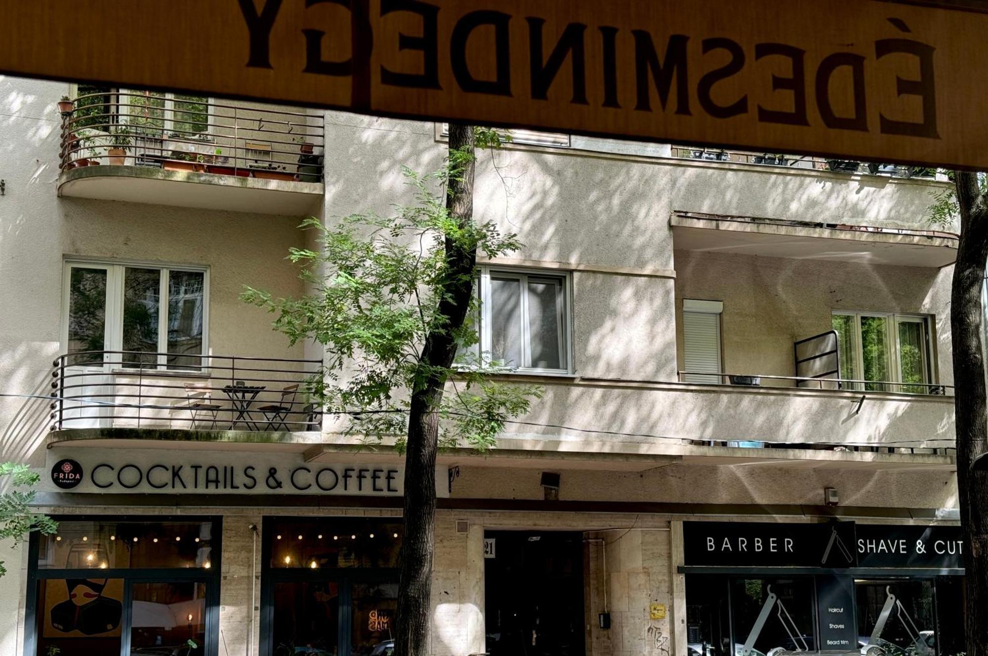 V Apartament
