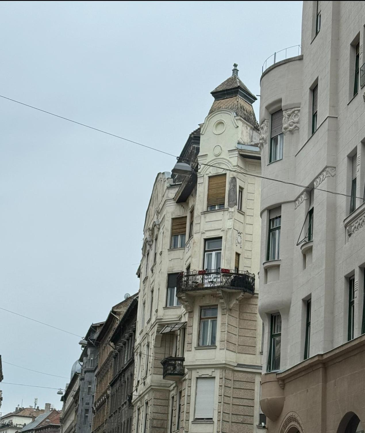 Apartman V *
