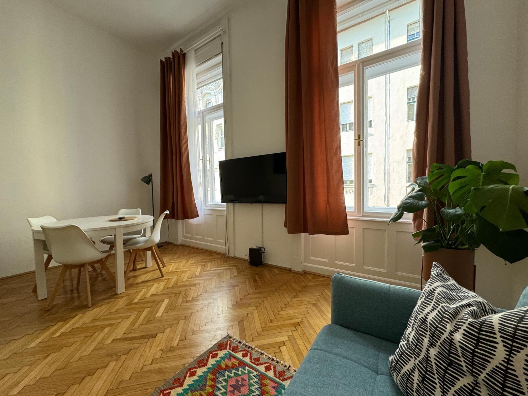 Apartman V *