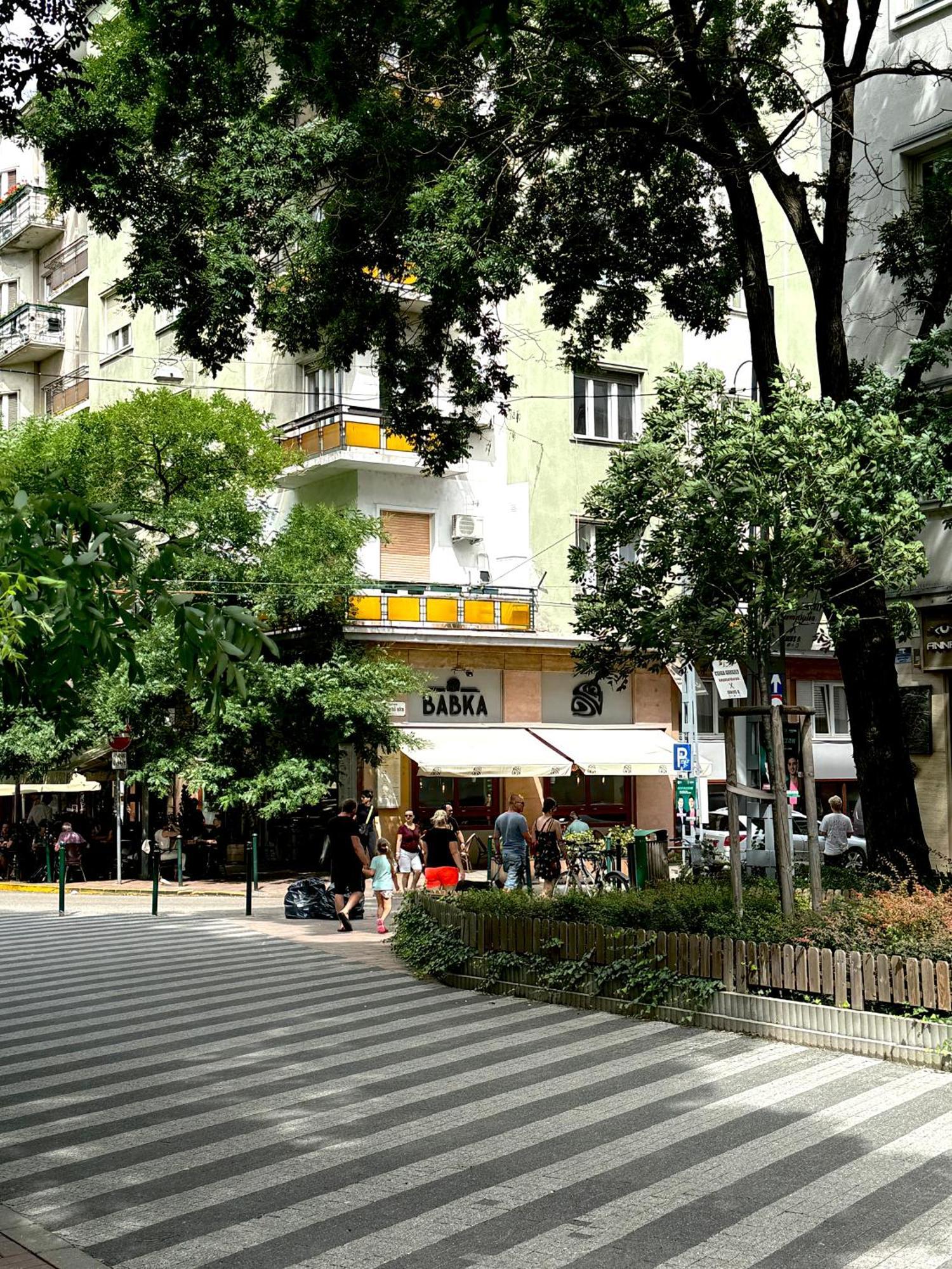 V Apartman *